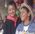 Visite culturelle chez d'un village maya du Guatemala